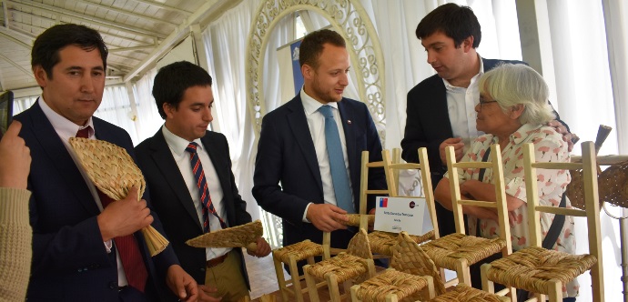 Seremi de Desarrollo Social, Juan Eduardo Prieto, y el director del servicio, Alejandro Muñoz, encabezaron certificaciones en diversas comunas del Maule. 