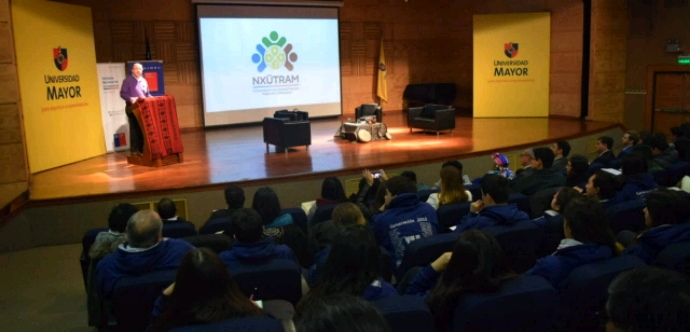 Durante el encuentro organizado por Injuv y Conadi, que permitió la interacción de jóvenes mapuche y no mapuche, el titular de Desarrollo Social y Familia reiteró el llamado a participar de la Consulta Indígena. 