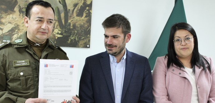 La seremi, Mariela Huillipan, junto al delegado presidencial, José Montalva, entregaron la recomendación satisfactoria (RS) que permite transitar hacia la búsqueda del financiamiento y posterior ejecución.