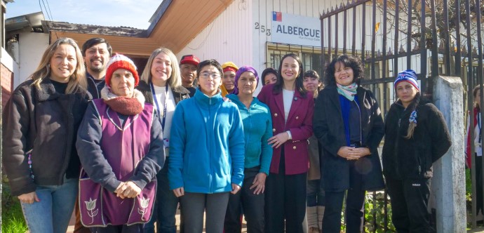 El espacio de acogida cuenta con el financiamiento del Ministerio de Desarrollo Social y Familia (MDSF) del Maule y considera dos espacios -uno para mujeres y otro para hombres- con capacidad de alojar hasta 60 personas en total, durante los meses más fríos del año.