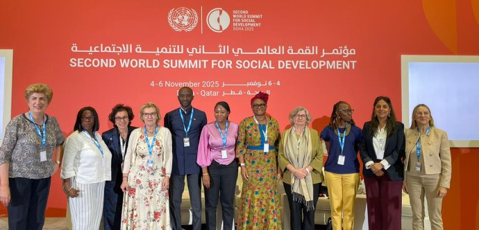 El espacio intergubernamental reúne a distintos jefes de Estado o Gobierno y busca abordar las lagunas y reafirmar el compromiso con la Declaración de Copenhague sobre Desarrollo Social y el Programa de Acción y su aplicación, así como dar impulso a la implementación de la Agenda 2030. La subsecretaria de Servicios Sociales destacó las políticas públicas impulsadas en Chile en materia de protección social, como Chile Cuida.