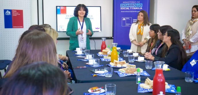 La seremi de Desarrollo Social y Familia se reunió con usuarios de este subsistema en FOSIS para destacar el avance en la disminución de los índices de pobreza en la región.