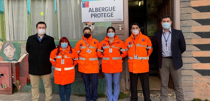 La ruta conformada por un equipo de cuatro profesionales se desplegará en los puntos calle georreferenciados y en los albergues y hospederías de la comuna.