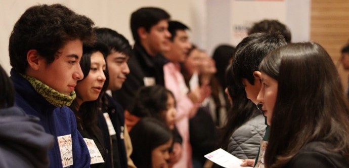 En el Pabellón de La Araucanía, la seremi de Desarrollo Social y Familia, Mariela Huillipan, lideró el encuentro regional que buscó la elección de dos representantes para el Consejo Nacional, instancia que permitirá una participación e incidencia real de niños, niñas y adolescentes en futuras políticas públicas del país.