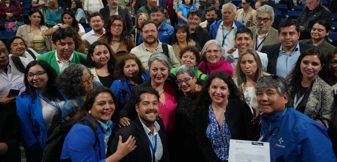 Ministras Toro y Jara junto a adultos mayores de Antofagasta 