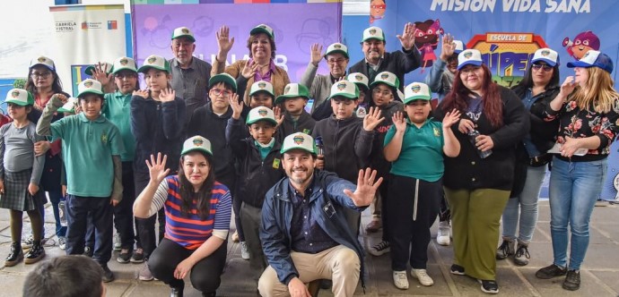 El objetivo es que establecimientos educacionales públicos y subvencionados, postulen iniciativas enfocadas en deporte, cultura, convivencia escolar y alimentación saludable, a través de los programas Actívate en Vacaciones y Escuelas Saludables.