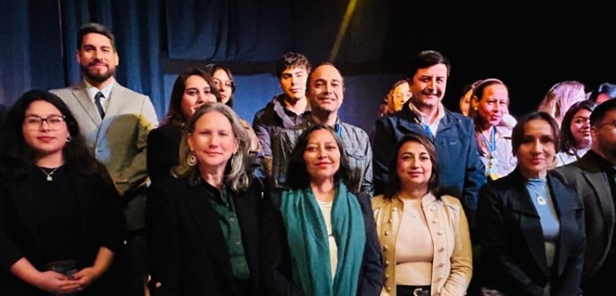 Seremi Verónica Rivera fue enfática y precisó que, “este seminario se enmarca en el cumplimiento de la Ley 21.430 y como Ministerio ya hemos logrado conformar la Mesa de Articulación Interinstitucional de Atacama, conformar en la misma, las comisiones de “Salud Mental”; de “Educación”; de “Migración y Seguridad” y de la “ESNNA”, además, como Gobierno promulgamos la nueva Ley de Adopción y durante el 2025, en todas las comunas de la región, instalamos las Oficinas Locales de La Niñez”. 