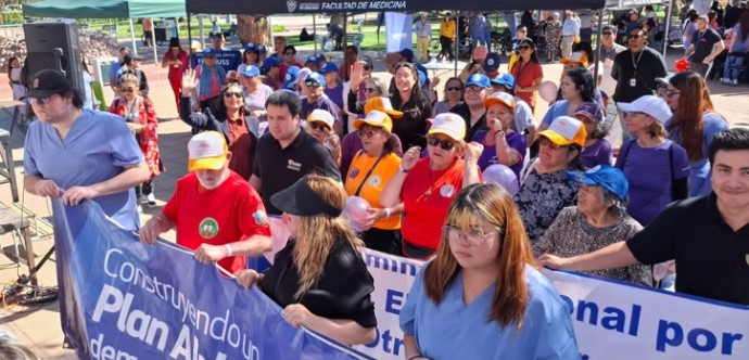 La seremi del Ministerio de Desarrollo Social, enfatizó que, “en el marco de este evento, queremos instar a personas de la región, para que ingresen en la página web: registrosocial.gob.cl/cuidados y conozcan los requisitos, beneficios, antecedentes e información para obtener la *Credencial de Persona Cuidadora*. En total, ya son 3.851 las personas que ya gestionaron su obtención en Atacama. Esta documento es la puerta de entrada a los beneficios del Sistema Nacional de Apoyos y Cuidados, Chile Cuida”.