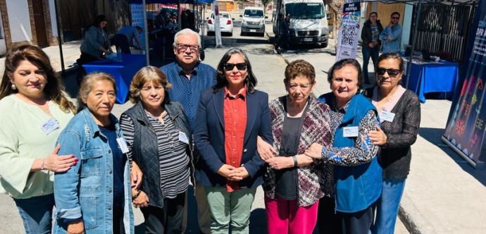 Mercedes Romero, presidenta de la Junta de Vecinos, junto a su directiva y ciudadanos, recibieron a la autoridad y sostuvieron un previo encuentro, provechoso y productivo.   