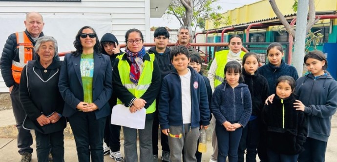 La seremi de Desarrollo Social precisó que, “trabajamos de forma periódica en el desarrollo de capacitaciones para la aplicación de Fichas Básicas de Emergencias (FIBE), por lo tanto, estamos en constante contacto con SENAPRED. La prevención es fundamental y ejercicio resultó un éxito. Desde el establecimiento educacional se enfatiza la falta de señaléticas y presencia de cables que obstaculizan el paso en zonas de seguridad”. 