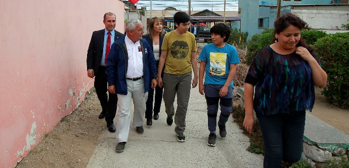 El Intendente visitó a una familia en Iquique, cuyos dos hijos son parte de los alumnos que obtuvieron el beneficio entregado por el Ministerio de Desarrollo Social, en un aporte total para la región de casi 180 millones de pesos.