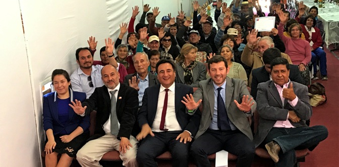 El programa Vínculos, durante 2 años promueve un proceso de integración con el entorno, además de la entrega de bonos de protección y prestaciones monetarias. 