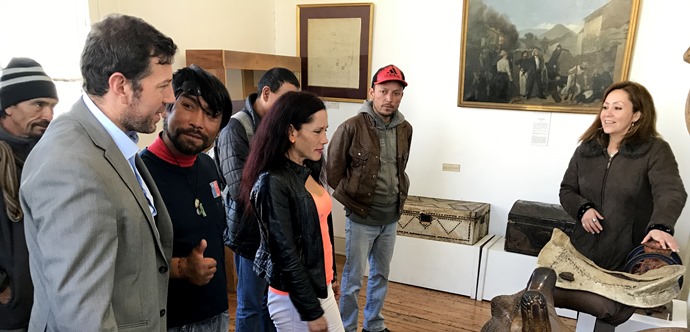 Al término de la visita al museo, los participantes compartieron una once en la terraza de la Seremi de Desarrollo Social, donde disfrutaron de un momento de esparcimiento y camaradería, junto a las autoridades y profesionales del Programa Calle.