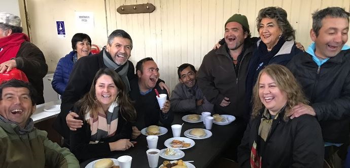 Gobernadora María de los Ángeles de la Paz, alcaldesa Virginia Reginato y el seremi de Desarrollo Social, Ricardo Figueroa, destacaron el buen funcionamiento del dispositivo que se ubica en el sector de Chorrillos.