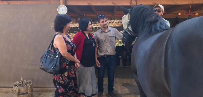 Seremi Ricardo Figueroa, junto a Gabriela Alcalde, Gobernadora de la Provincia de San Antonio compartieron con los beneficiados, en su primera clase práctica.