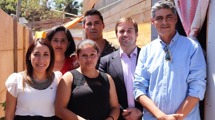 En su despliegue territorial, las autoridades regionales llegaron hasta Paine, comuna rural, para verificar los resultados de la ejecución del programa que a nivel Metropolitano beneficiará a 746 familia, con más de 3.000 soluciones habitacionales.