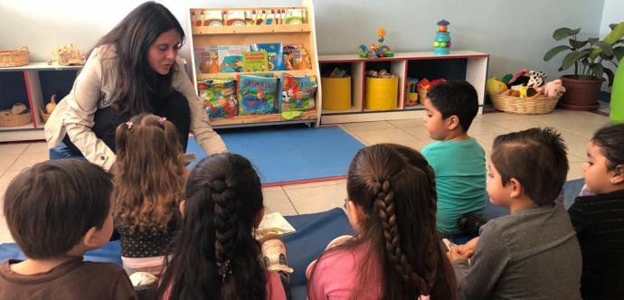  Niños  y niñas  que cursan  nivel medio  en jardines infantiles VTF  de las comunas de  Bulnes, Chillán, Chillán Viejo  y  Quirihue,  han recibido la biblioteca Chile Crece Contigo.  