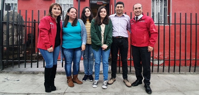  Los seremis de Desarrollo Social y Familia, y de Educación, visitaron a una familia en Iquique, cuyas dos hijas son parte de los alumnos que obtuvieron el beneficio, en un aporte total para la región de más de 192 millones de pesos.