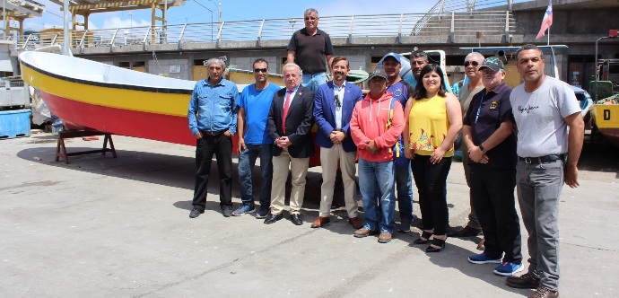A través de un convenio entre el Fondo de administración Pesquero, FAP, y el FOSIS, la agrupación adquirió una embarcación para realizar paseos guiados por la bahía de Coquimbo.