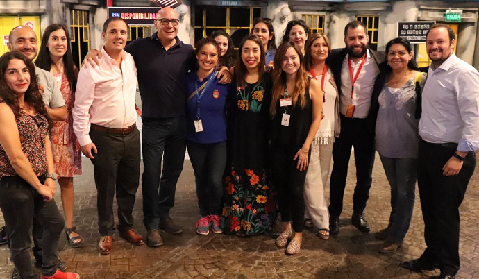 El programa del Ministerio de Desarrollo Social y Familia, en conjunto con los municipios, ofrece cuidado, actividades educativas y recreativas a niños y niñas entre 6 y 12 años, cuyos padres y madres trabajan en la época estival. 