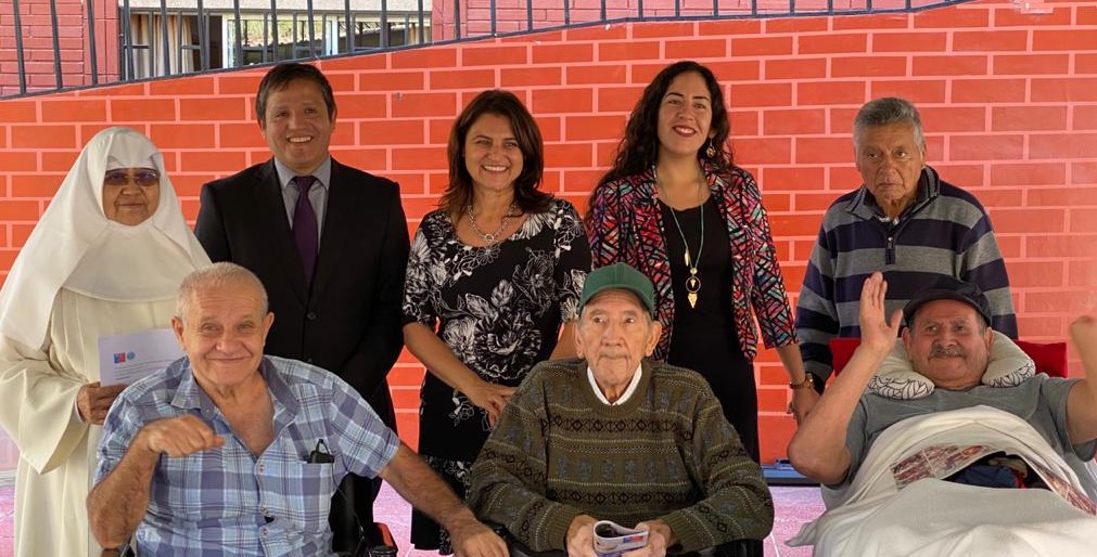 Dicho protocolo se encuentra desarrollado por el Servicio Nacional del Adulto Mayor (SENAMA) en conjunto con la Sociedad de Geriatría y Gerontología de Chile, de acuerdo a las directrices entregadas por el Ministerio de Salud.