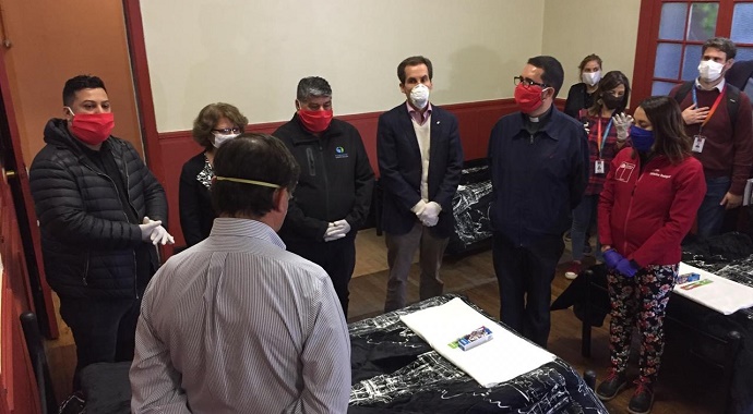 Esta iniciativa, que se anticipa a la ejecución anual del Plan de Invierno, busca proteger a personas mayores en situación de calle de la pandemia del coronavirus.