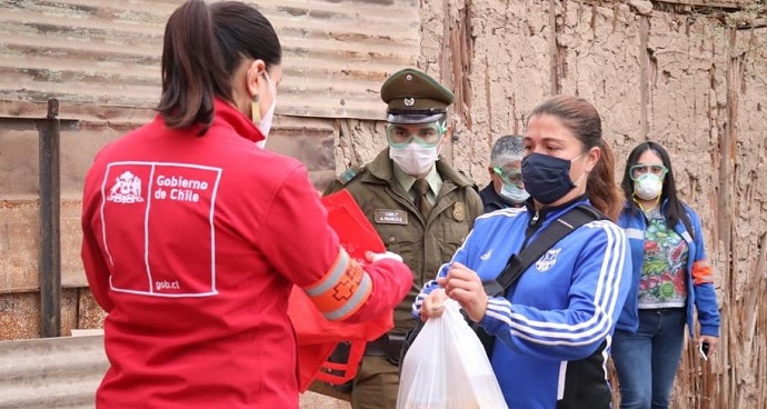 Esto consiste en realizar rutas sociales y visitar a personas en situación de calle para efectuar monitoreos sanitarios y otorgar raciones de alimentación y kits de higiene durante dos meses.