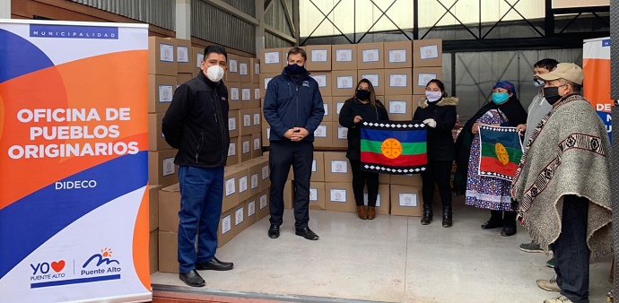 Apoyado por la SEREMI Metropolitana de Desarrollo Social y Familia, además de 10 municipios locales, la CONADI aseguró la entrega de insumos alimenticios y de aseo a 930 familias pertenecientes a pueblos originarios en nuestra región.
