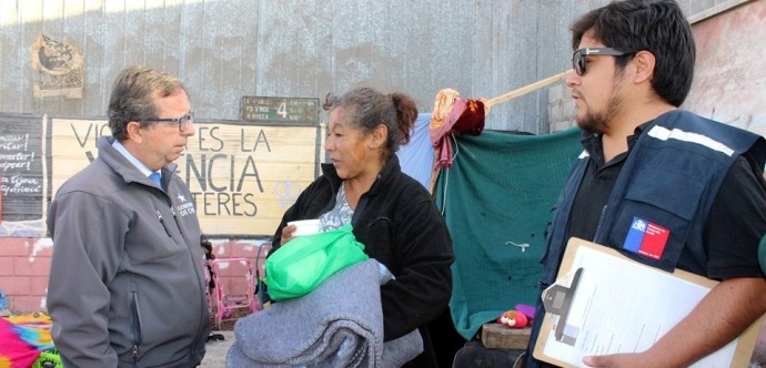 Medidas para personas en situación de calle del Ministerio del Desarrollo Social y Familia cuentan con rutas sociales que por primera vez incluyen paramédicos.