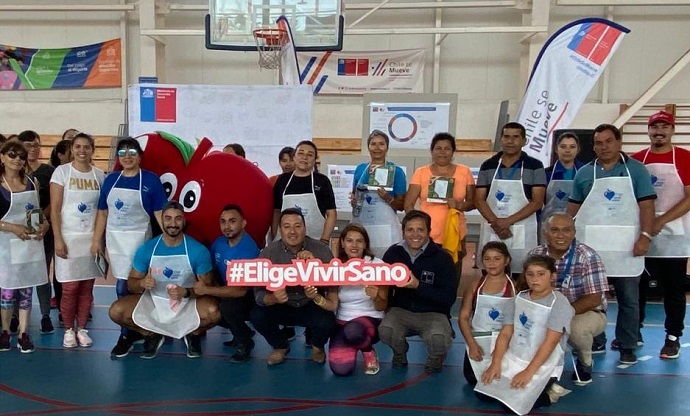 Se trata de un eslogan comunicacional que busca incentivar pequeños cambios en los hábitos de alimentación de todos los chilenos/as y así obtener un impacto más positivo en la calidad de vida.
