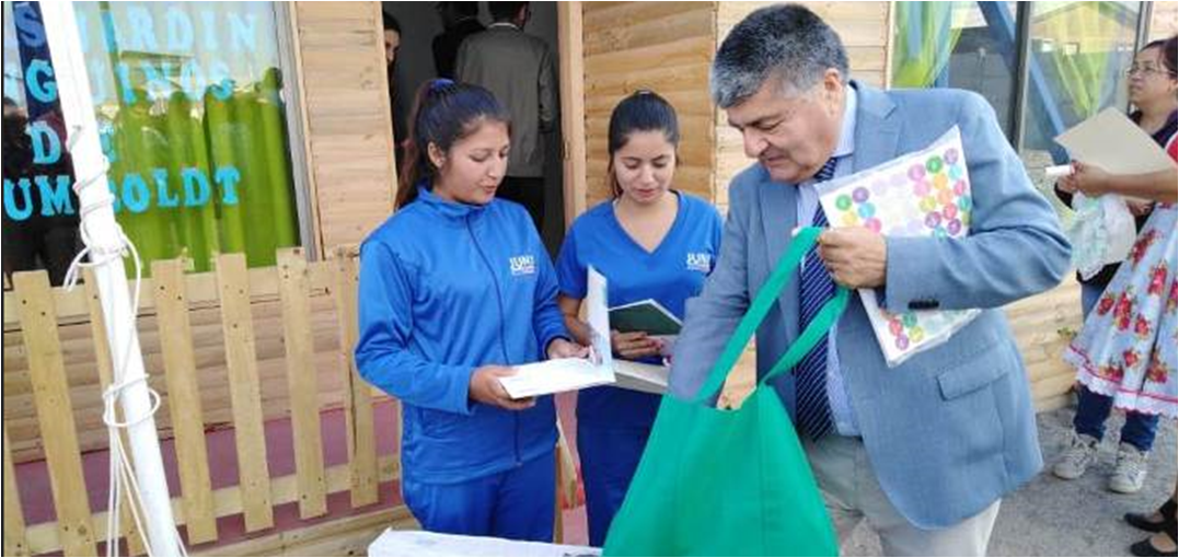 En la ceremonia que acreditó oficialmente como propietarios a los beneficiarios del Fondo de Tierras de Conadi, donde se invirtieron 675 millones de pesos.