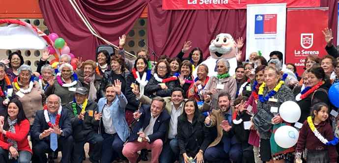 En el Coliseo Monumental de La Serena se les dio la bienvenida a los nuevos participantes con el tradicional malón, que marca el recibimiento y el inicio de un acompañamiento durante dos años. 