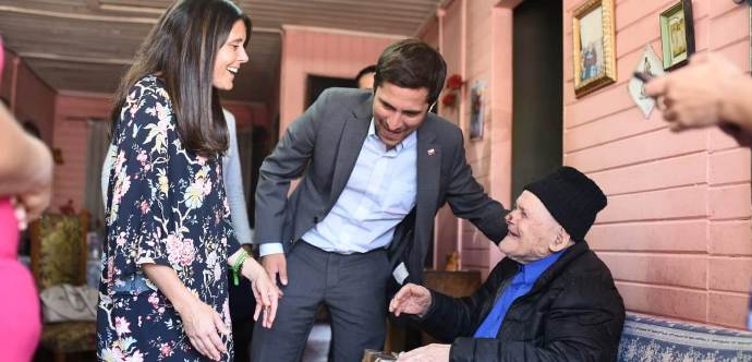 Don  José Jovito Rosales  tiene sus  facultades mentales intactas y en general goza de buena salud. En su domicilio recibió la visita del Gobernador de Punilla, la  Seremi de Desarrollo Social y la Coordinadora de Senama.