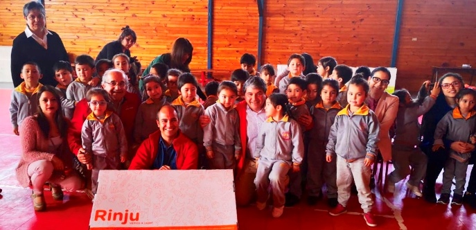 Seremi de Desarrollo Social y Familia, Carlos Rolack, su par de Educación Tomás Mandiola y el alcalde Omar Sabat destacaron relevancia del material que promueve el aprender a través del juego.