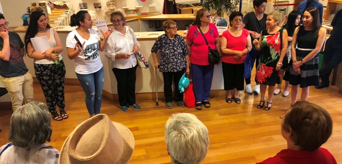 La iniciativa es parte de las acciones programadas por SENAMA Metropolitano para generar instancias de encuentro de este segmento de la población con las actividades artísticas, y se disfrute de forma activa de los espacios públicos culturales que registra la región.