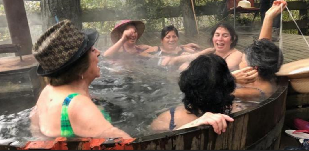 En el complejo agro turístico Acualipso, las cuidadoras disfrutaron de masajes, tinas calientes y un couching ontológico guiado por una psicóloga.