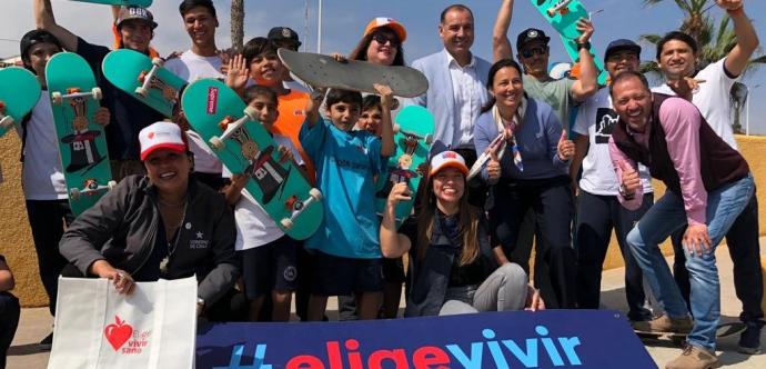 Tradicional colegio antofagastino resaltó en redes sociales a dos de sus ex alumnas tras masiva actividad en Playa El Trocadero