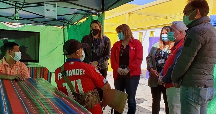 El dispositivo está dirigido a adultos mayores y personas que tengan enfermedades de base, para protegerlos durante la actual pandemia. Además, se dio inicio a las rutas de calle en Iquique y Alto Hospicio, junto a Carabineros, para atender en terreno a este grupo vulnerable de la población.