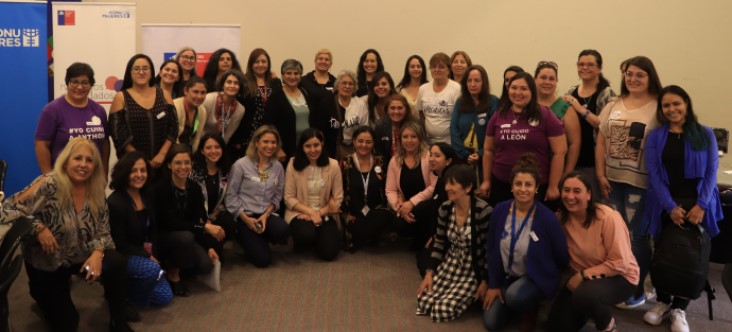En la Casa Central de la Universidad de Chile se reunieron organizaciones de cuidadoras y cuidadores, ONU Mujeres, junto las Seremis de Desarrollo Social y de la Mujer y la Equidad de Género, entre otras autoridades, para comenzar los Diálogos Sociales de Cuidados que se replicarán en todo el país. 