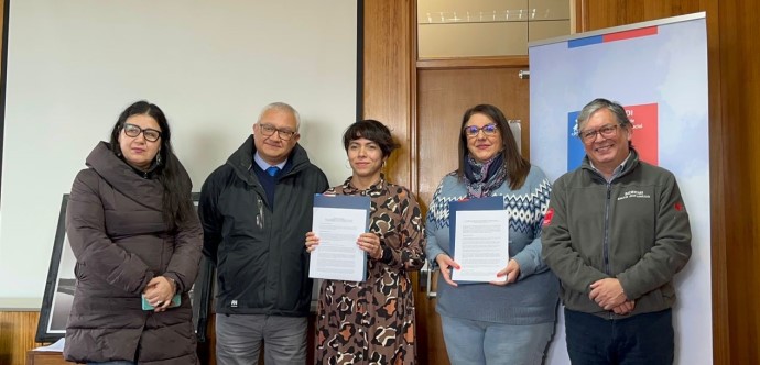 Un convenio entre ambas instituciones considera capacitaciones para funcionarios, la difusión de los beneficios para las familias y comunidades mapuche, apoyo en la constitución y regularización de derechos de aguas, y un catastro de los derechos que actualmente están en manos de las comunidades indígenas.