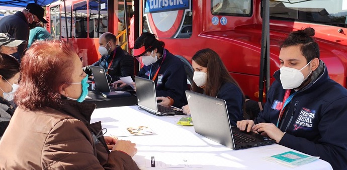 En una iniciativa que busca acercar la creación y actualización del Registro Social de Hogares a los vecinos de la Región Metropolitana, los operativos en terreno de atención al público, organizados desde la SEREMI Metropolitana de Desarrollo Social y Familia, han sido instancias recurrentes en la comuna de Estación Central.