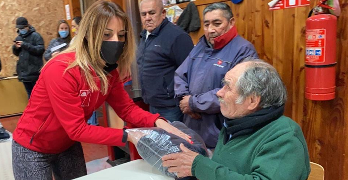 La seremi Ann Hunter y el alcalde Aldo Pinuer destacaron el aporte que beneficia a personas en situación de calle.