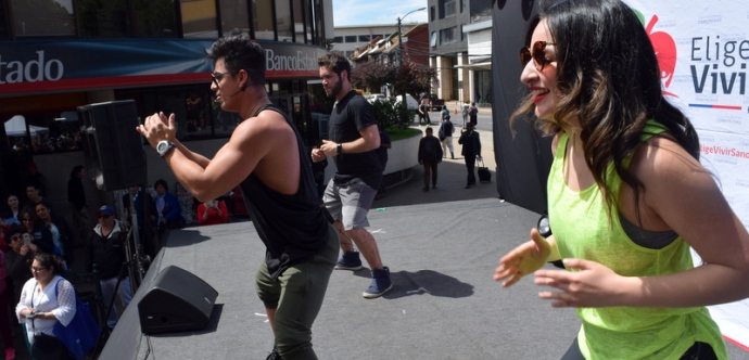 Con entretenidas clases de zumba y de cocina saludable los asistentes a esta feria disfrutaron de una  jornada diferente. 