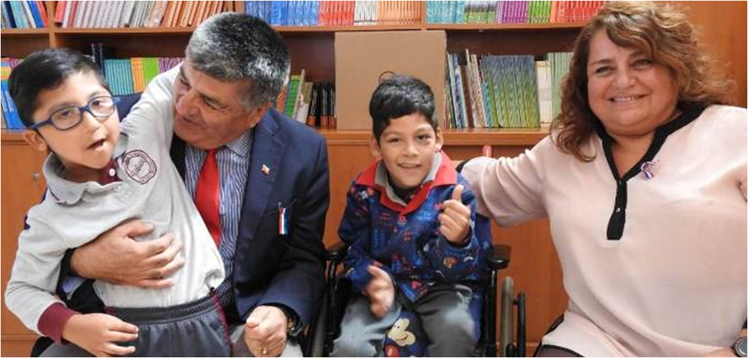 La entrega, perteneciente a las ayudas técnicas tecnológicas asistidas de la Dirección Regional de Senadis Atacama, permitirá mejorar la calidad de vida e inclusión social de estos estudiantes. 