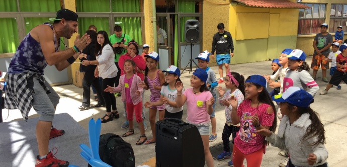 Tres niños y dos niñas de oriundos de Venezuela y Colombia, y cuya estadía en Chile, junto a sus padres va desde los 3 meses a un año.