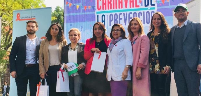 La directora del ente, María Asunción Cekalovic, se paseaba por los distintos stands para atender las consultas de los jóvenes asistentes, en todo lo que tuviera que ver con prevenir los riesgos que los rodean a diario.