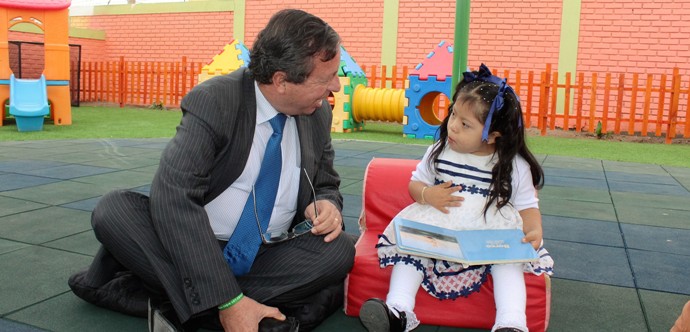 El seremi de Desarrollo Social, Roberto Erpel, suscribió convenio entre Junji y Senadis para asegurar la educación integral de los infantes.