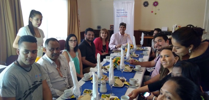 Los jóvenes conversaron con las autoridades sobre diferentes aspectos relacionados con sus procesos migratorios.