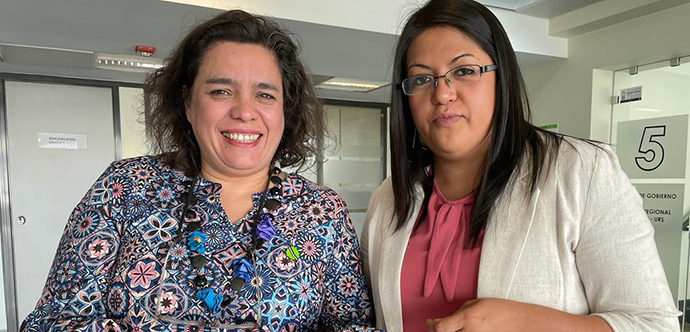 La Seremi de Desarrollo Social y Familia, Mariela Huillipan, junto a la Seremi de Gobierno, Verónica López-Videla recalcaron que, responder esta encuesta es fundamental para mejorar las políticas públicas en nuestro país.