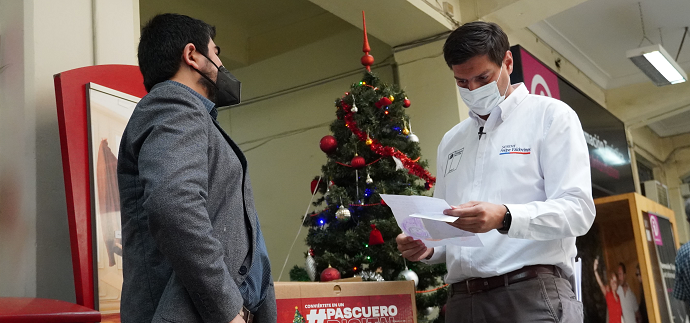 Dado el contexto de pandemia, la cruzada solidaria será 100% digital. Las personas podrán apadrinar cartas en el sitio www.navidad.correos.cl. El seremi de la cartera, Felipe Valdovinos, hizo un llamado a sumarse a la iniciativa.